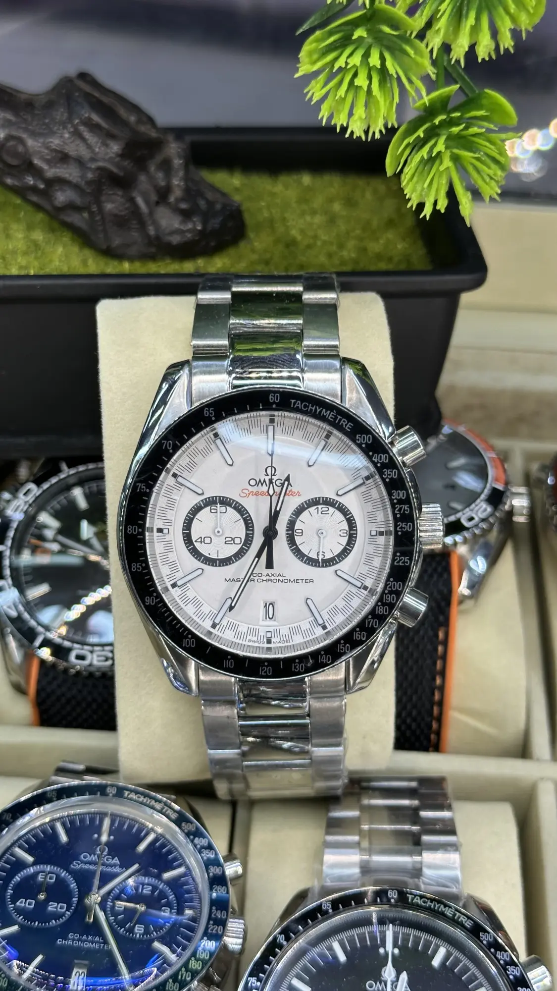 Omega Speedmaster Racing Co-Axial Master Crhonometer