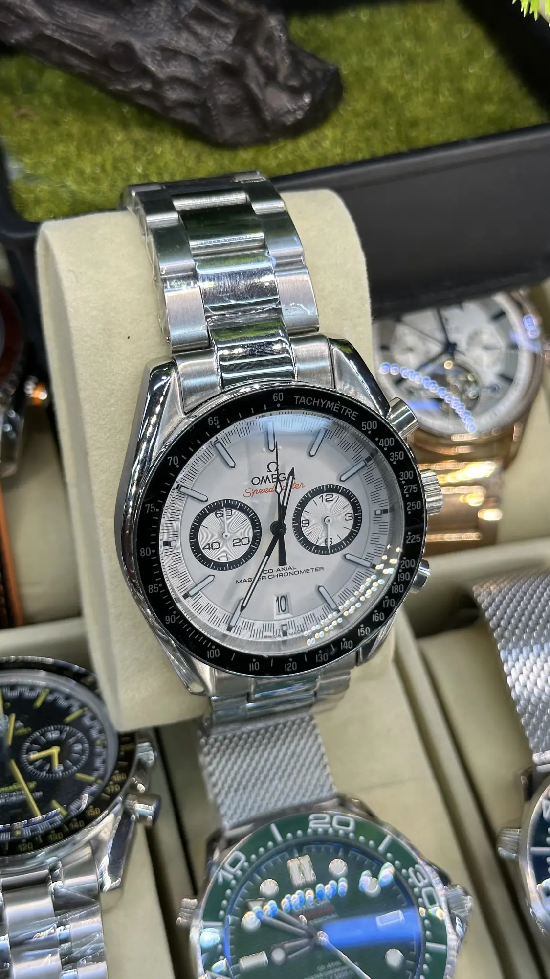 Omega Speedmaster Racing Co-Axial Master Crhonometer