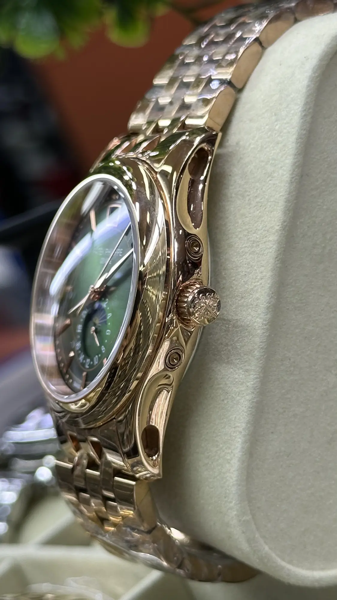 Patek Philippe Annual Calendar 5205R-011