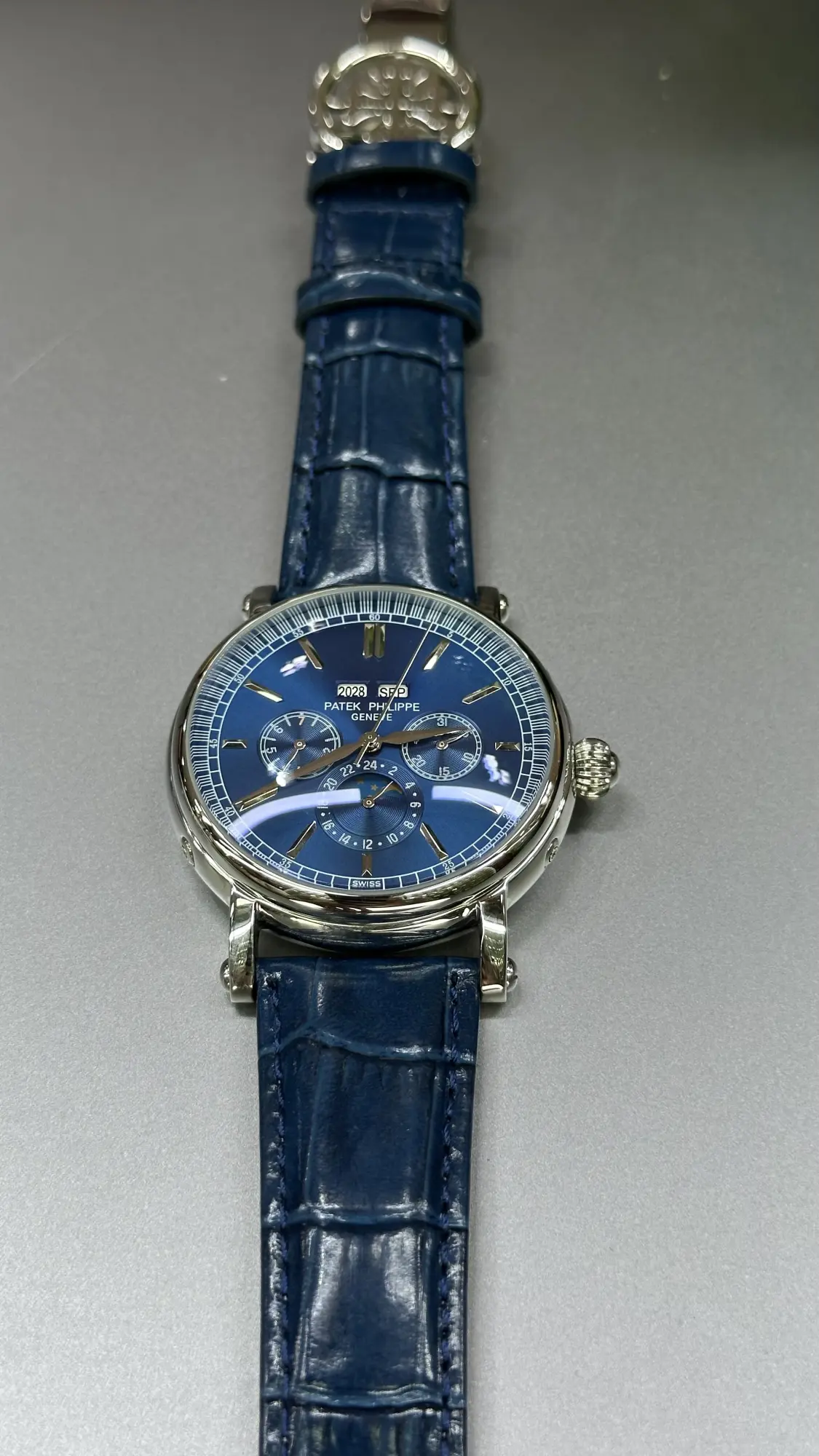 Patek Philippe Perpetual Calendar Chronograph 5204 - Blue