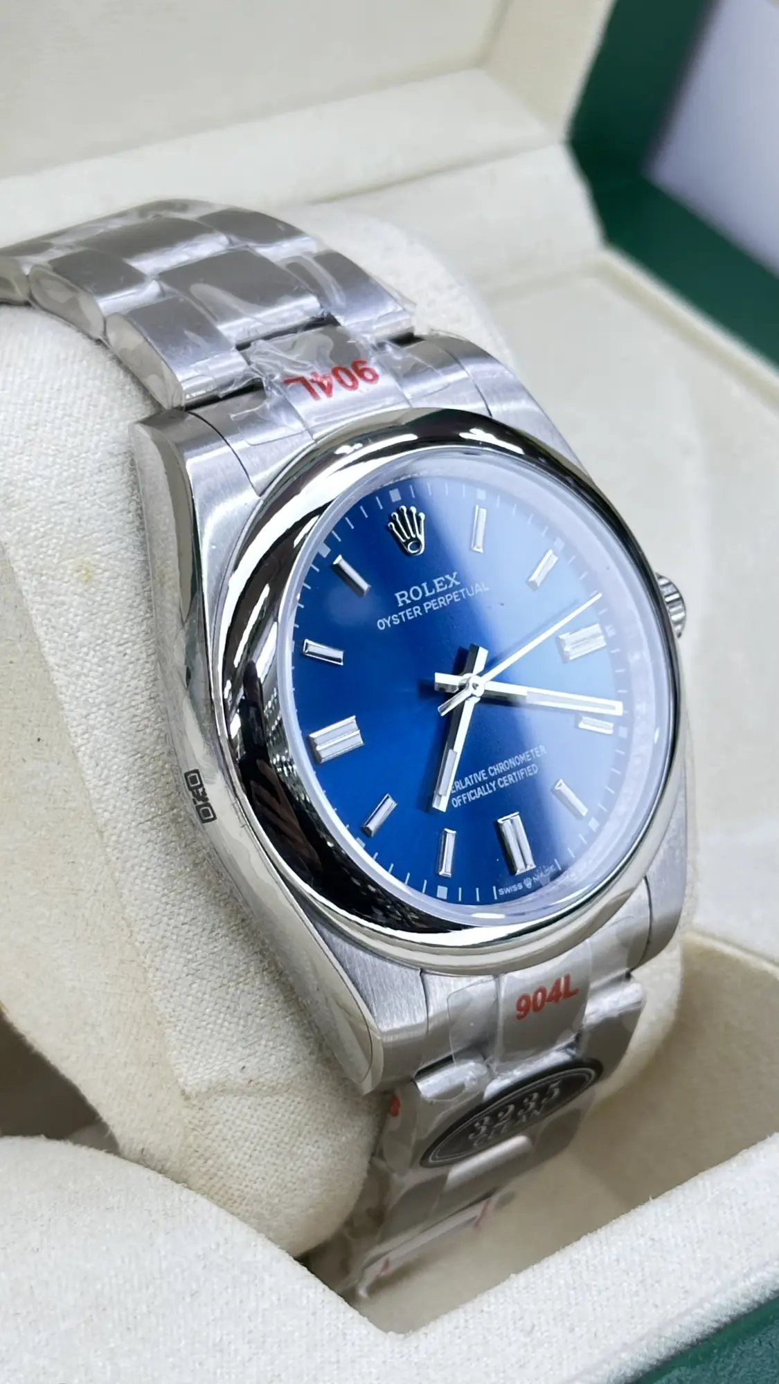 Rolex Oyster Perpetual 126000 0003
