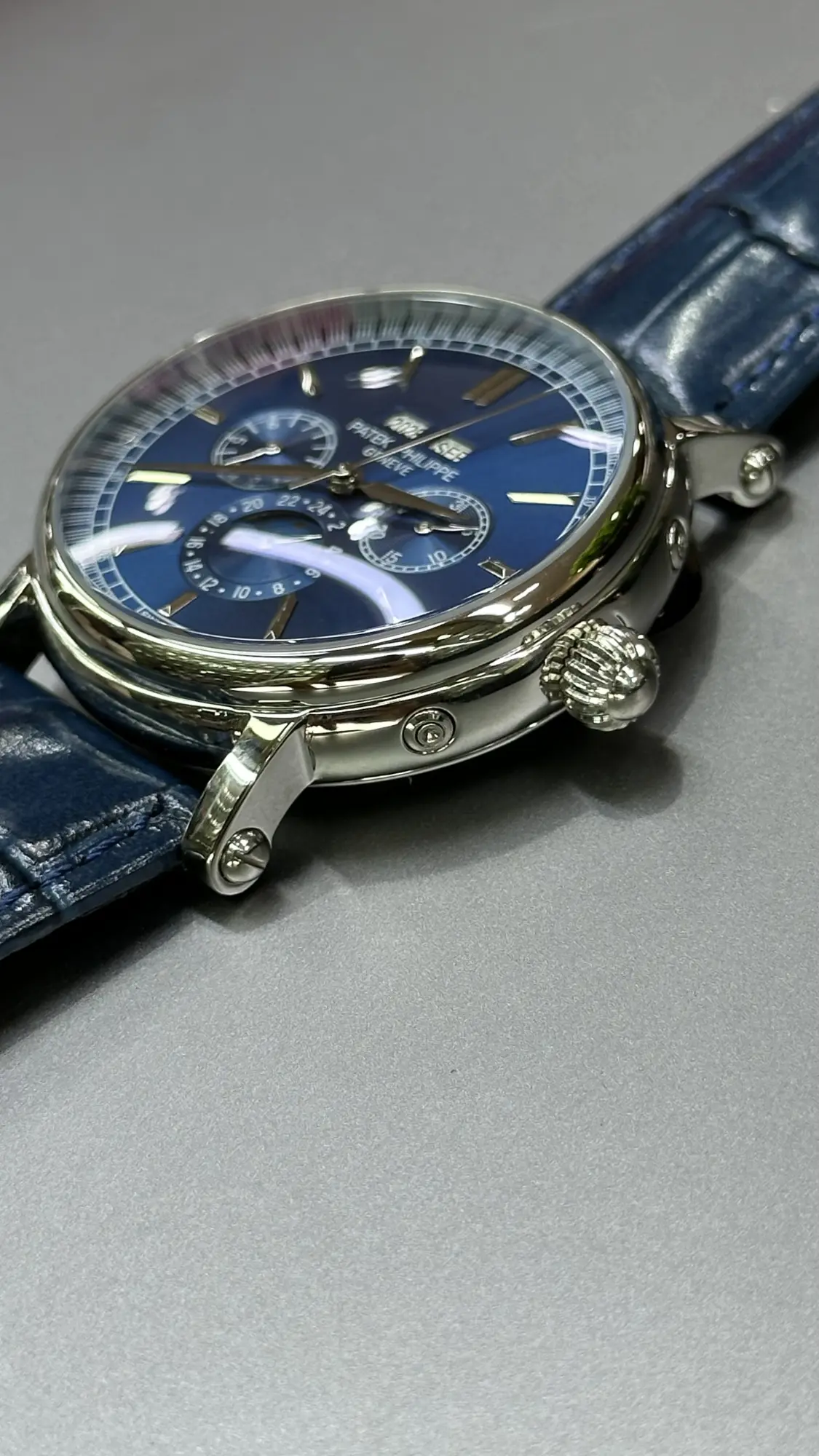 Patek Philippe Perpetual Calendar Chronograph 5204 - Blue