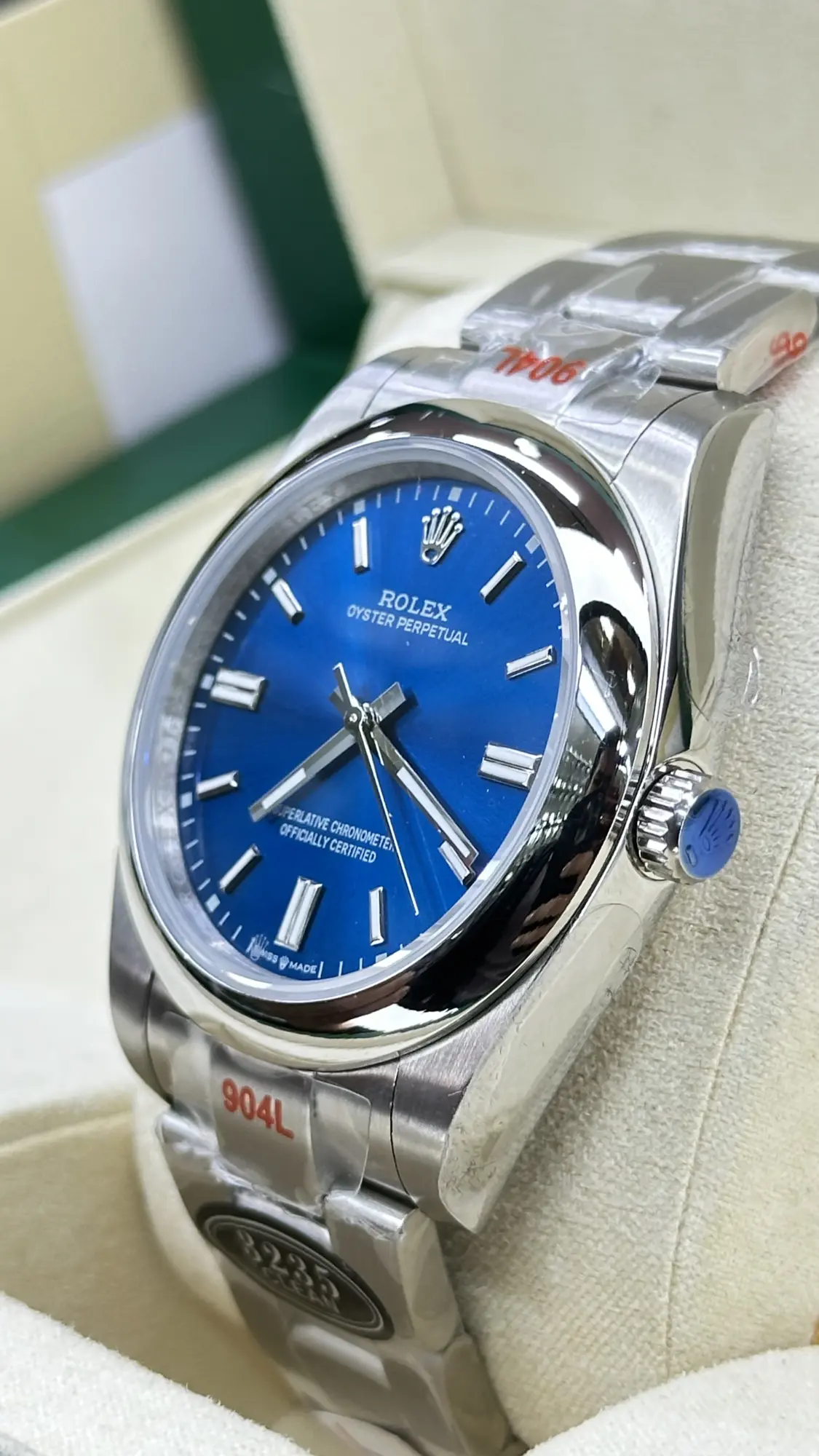 Rolex Oyster Perpetual 126000 0003