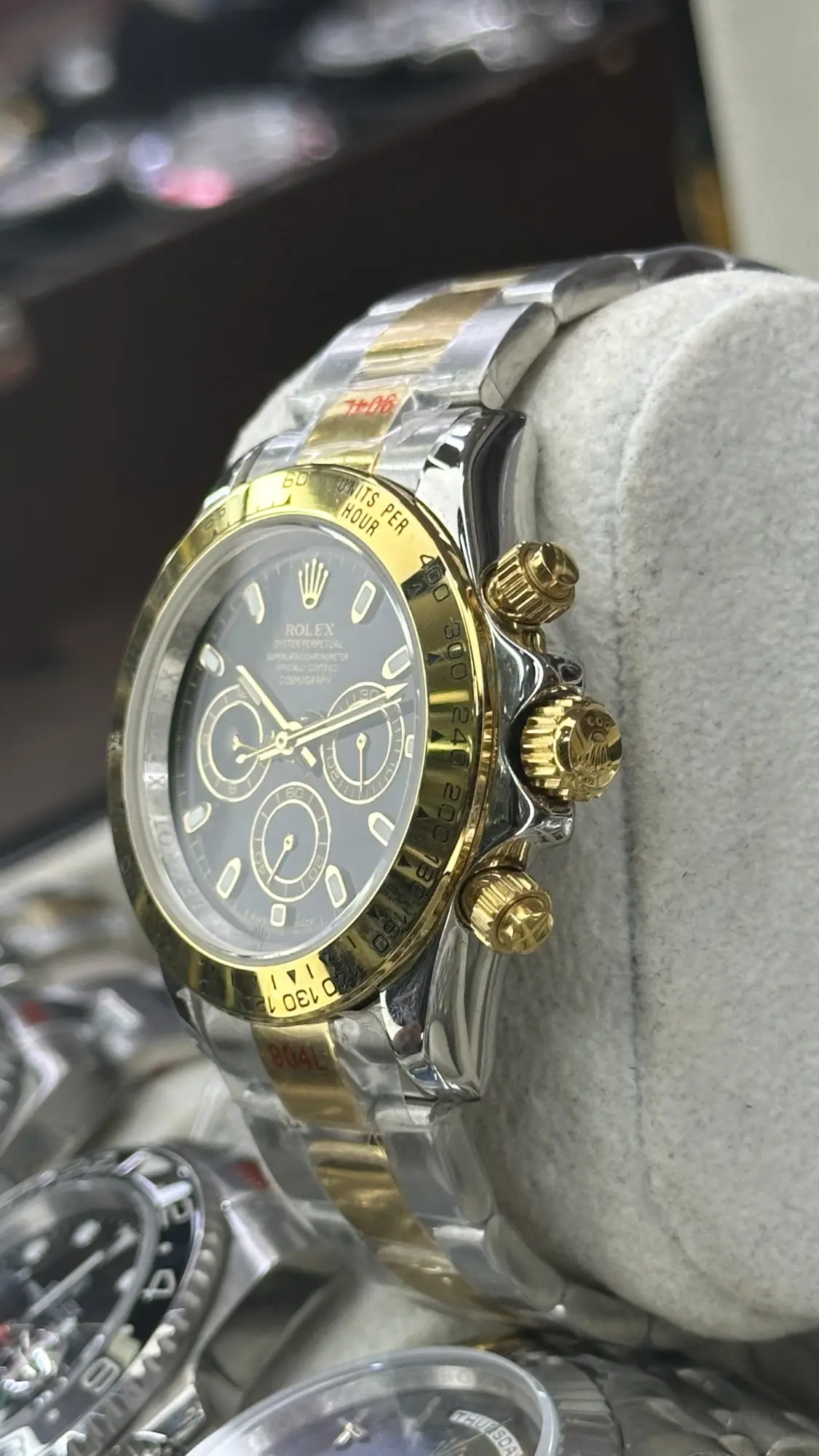 Rolex Cosmograph Daytona Yellow Rolesor Black Dial 40mm