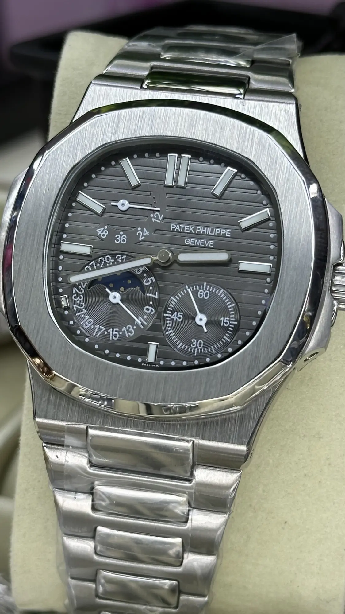 Patek Phillipe Nautilus 5712 Geneve