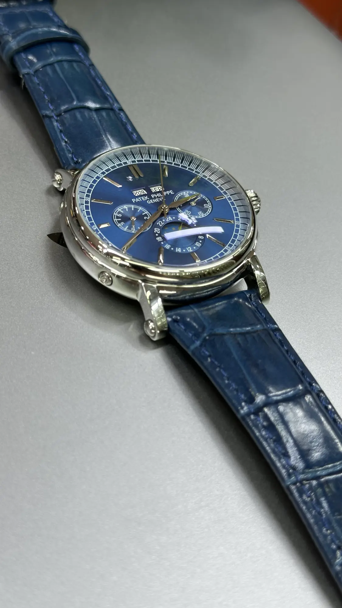 Patek Philippe Perpetual Calendar Chronograph 5204 - Blue