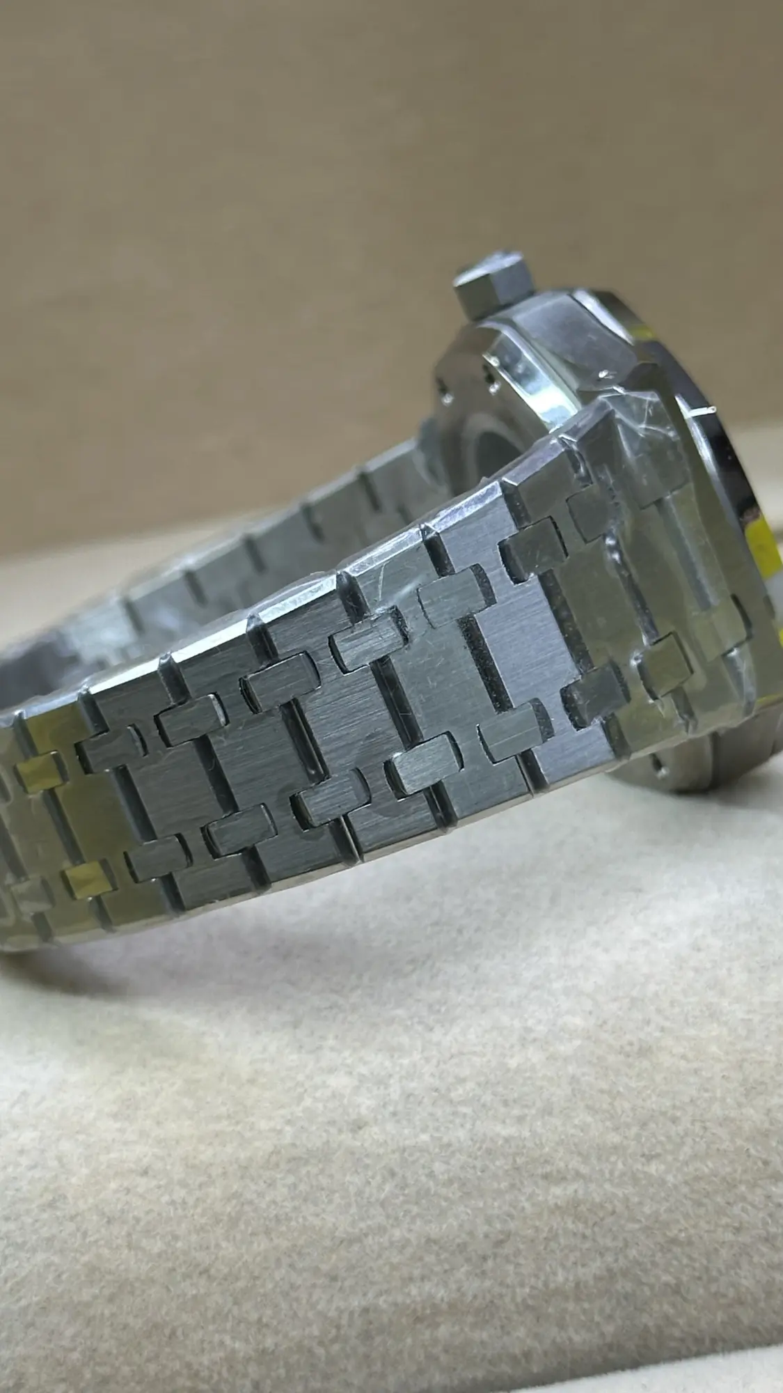 Audemars Piguet Royal Oak 15400ST.OO.1220ST.01