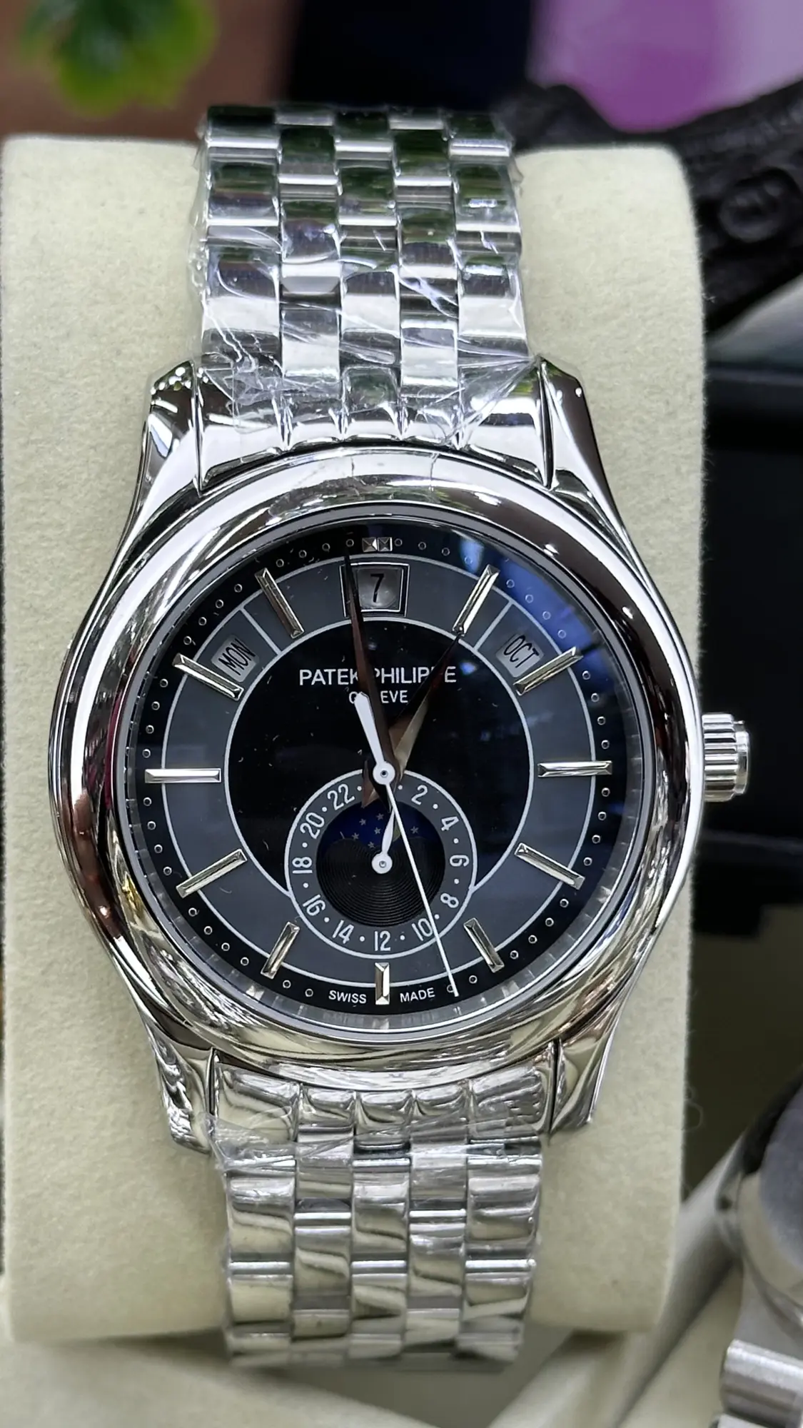 Patek Philippe Complications Annual Calendar 5205G-013