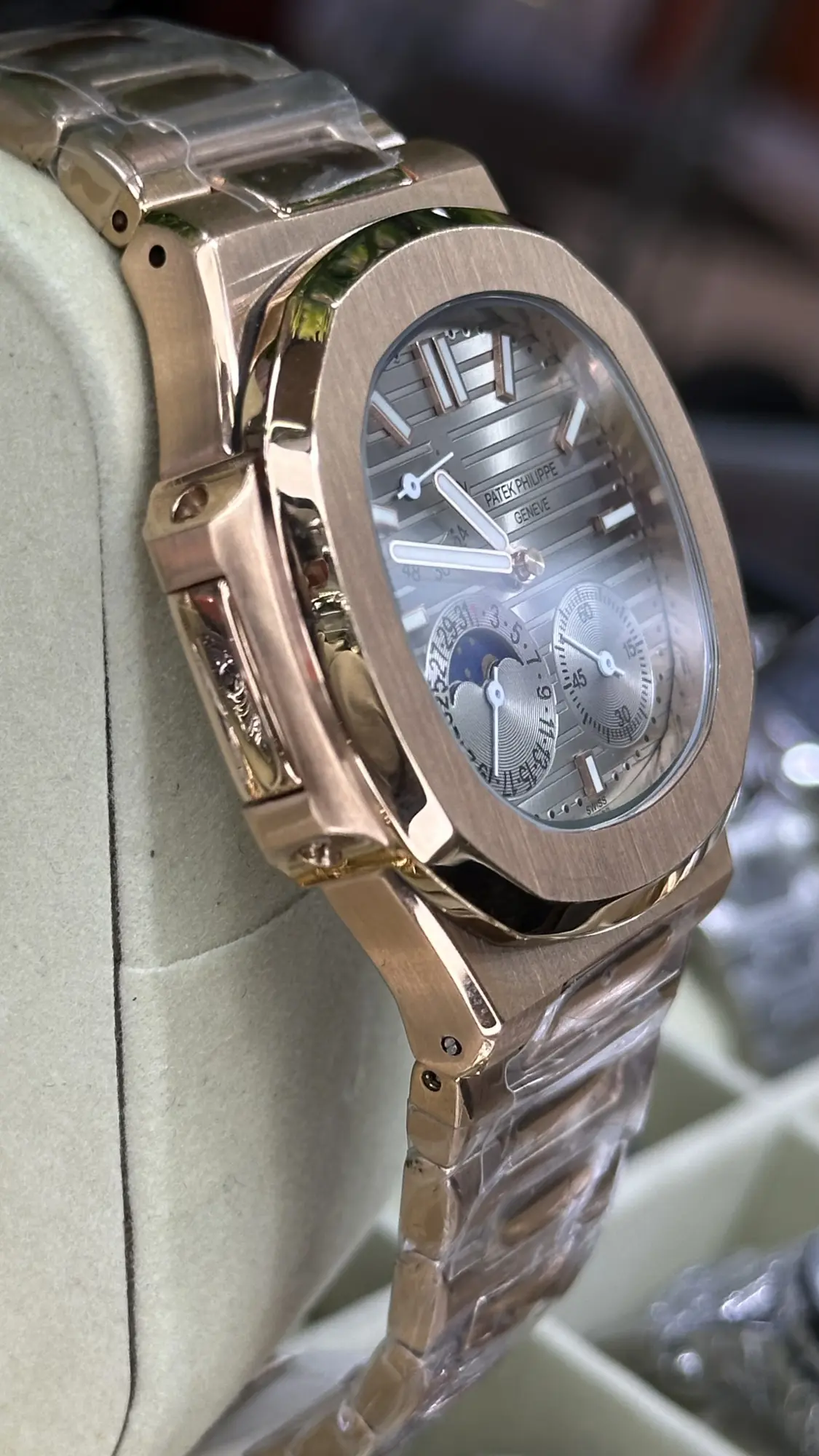 Patek Philippe Nautilus 5712/1R-001