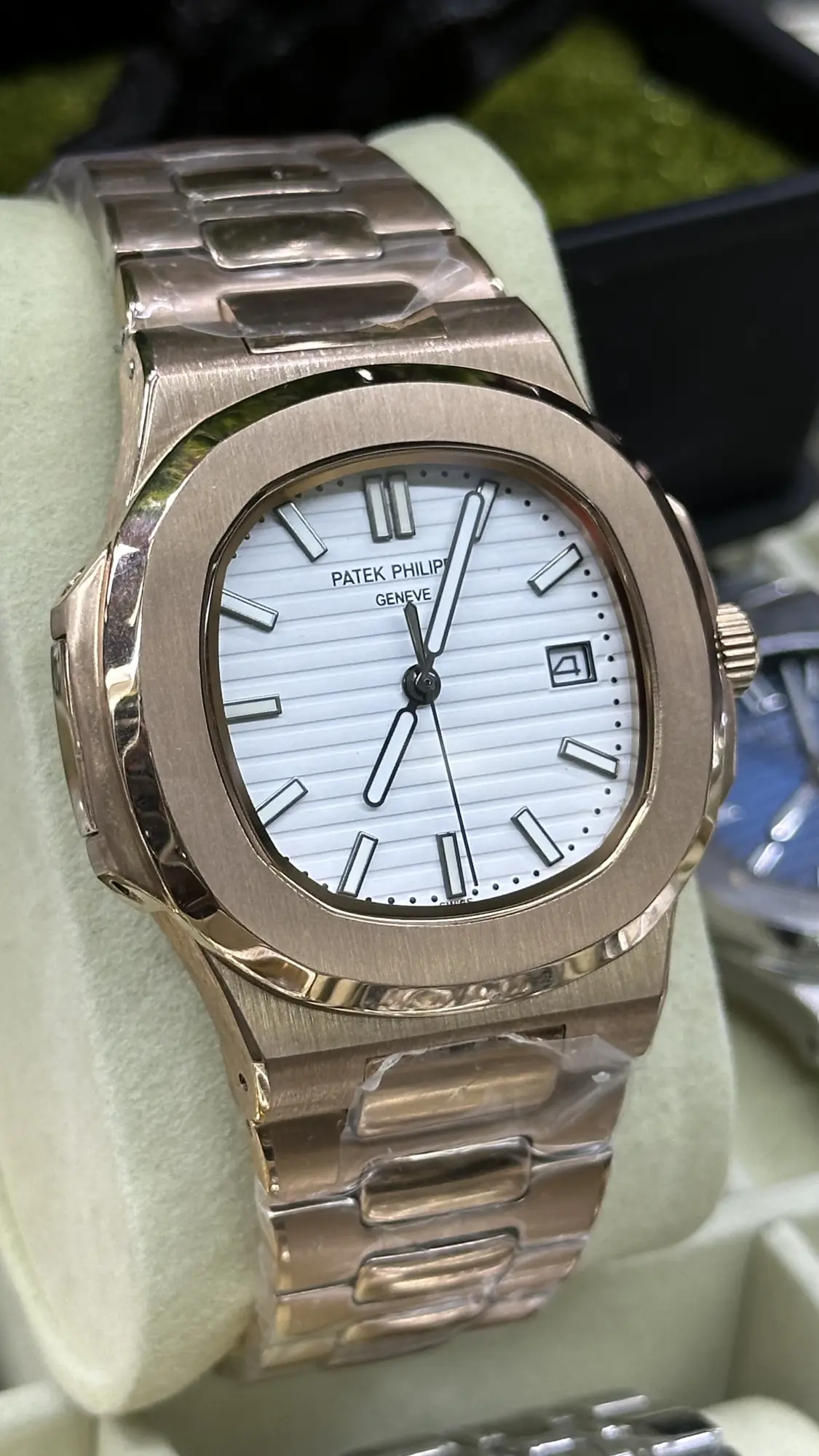 Patek Philippe Nautilus 5711R-001 White Dial