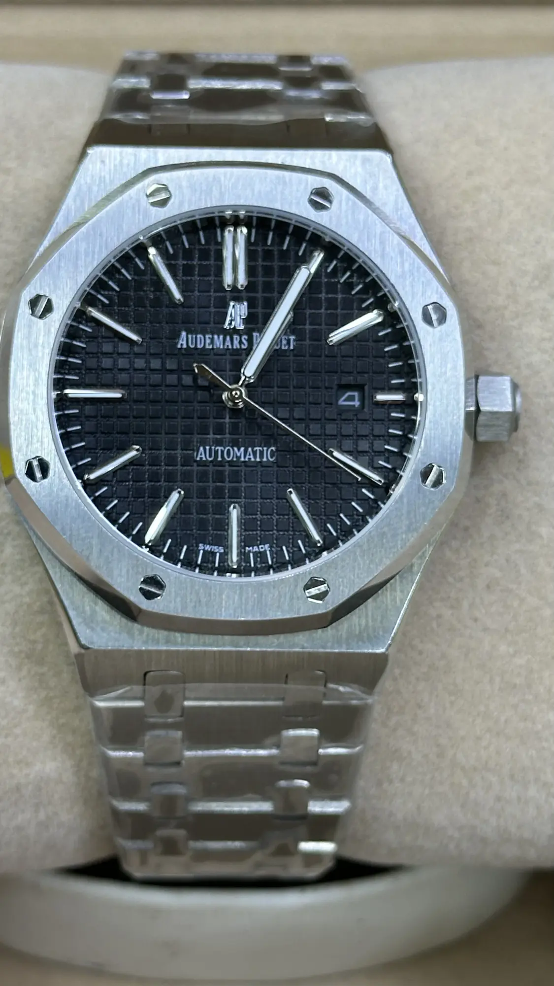 Audemars Piguet Royal Oak 15400ST.OO.1220ST.01