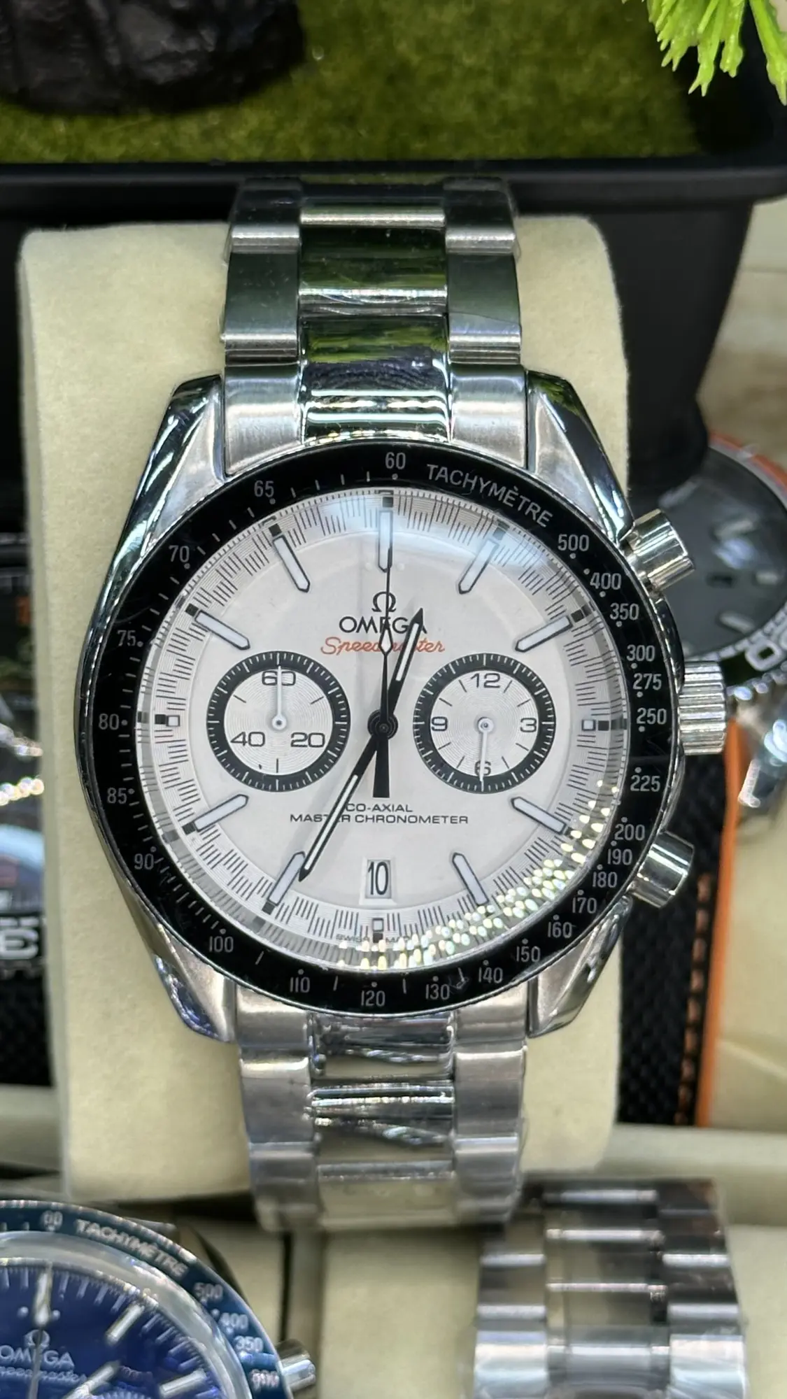 Omega Speedmaster Racing Co-Axial Master Crhonometer