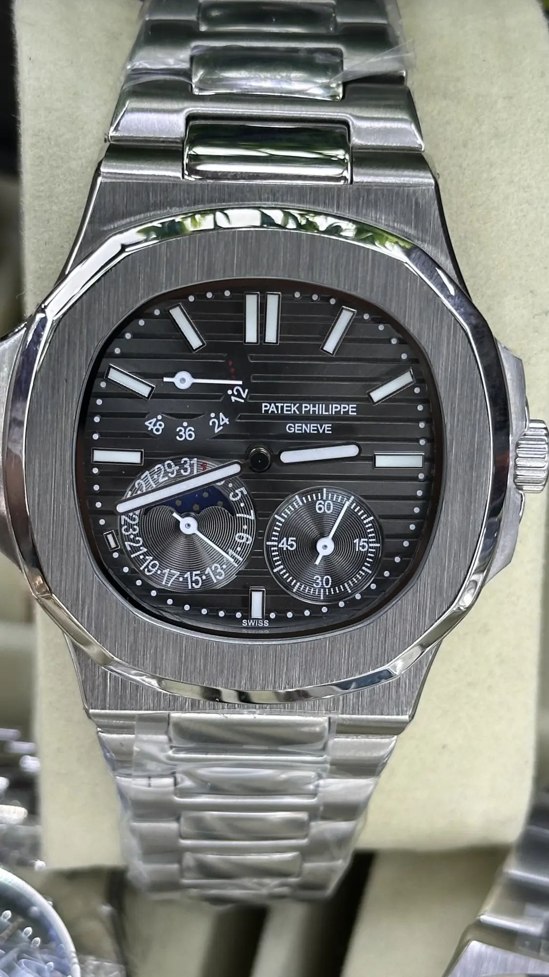 Patek Phillipe Nautilus 5712 Geneve