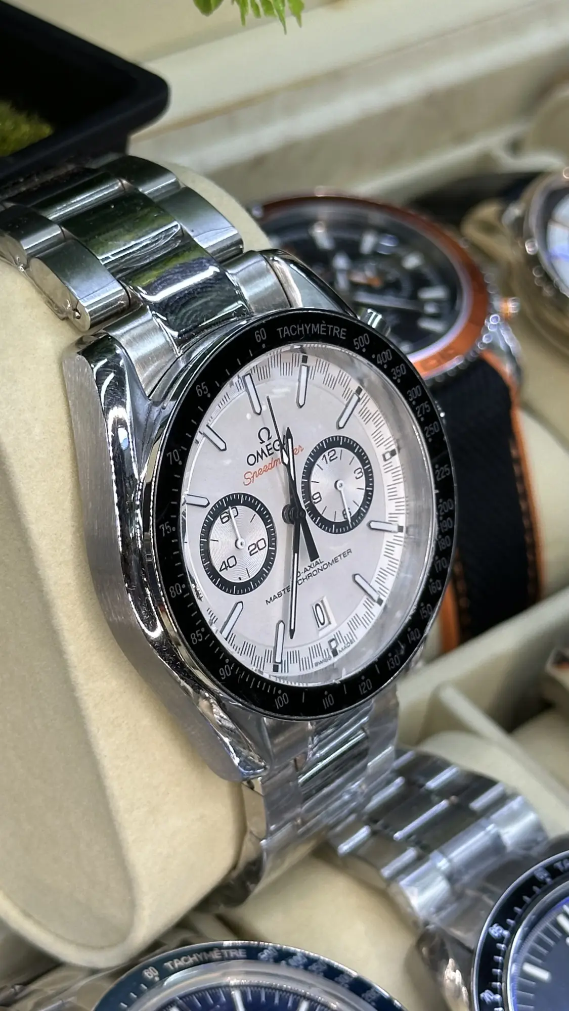 Omega Speedmaster Racing Co-Axial Master Crhonometer